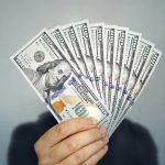 0 دلایلی که چرا نباید پول را در بانک بگذارید