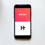 مقایسه Hinge و Tinder