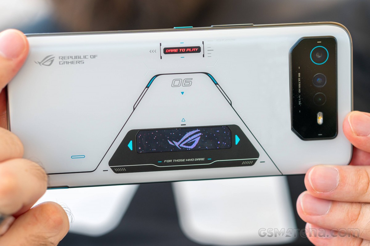 بررسی Asus ROG Phone 6 Pro: سازگاری با طراحی و لوازم جانبی