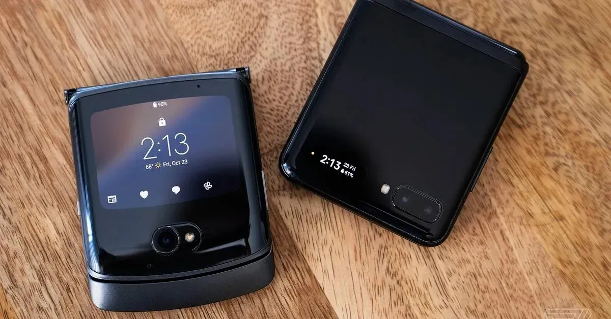 Motorola Razr 2022 and X30