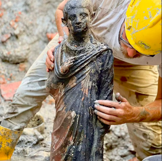 کشف 24 مجسمه برنزی در ایتالیا