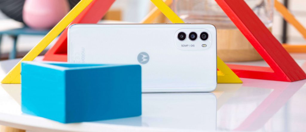 بررسی موتورولا Moto G82