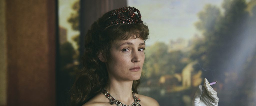 بررسی فیلم کورساژ