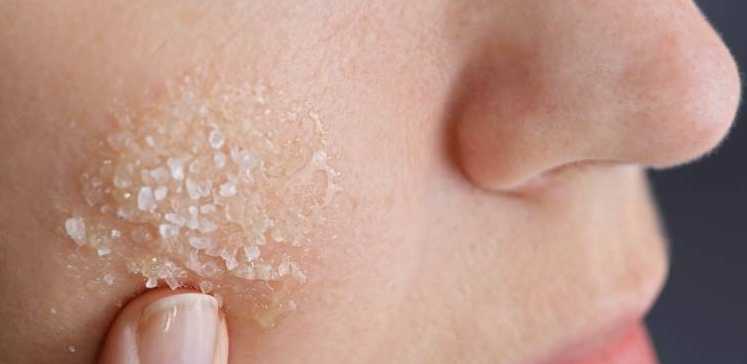 استفاده از نمک دریا برای پوست صورت و بدن