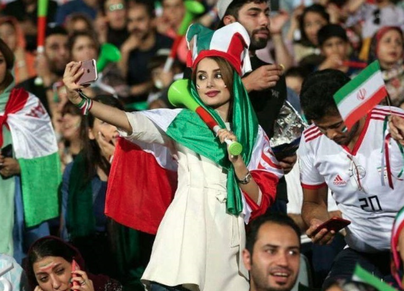 تصویب ورود بانوان به ورزشگاه ها