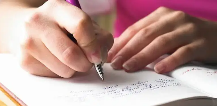 نوشتن‌ درمانی (Writing Therapy)