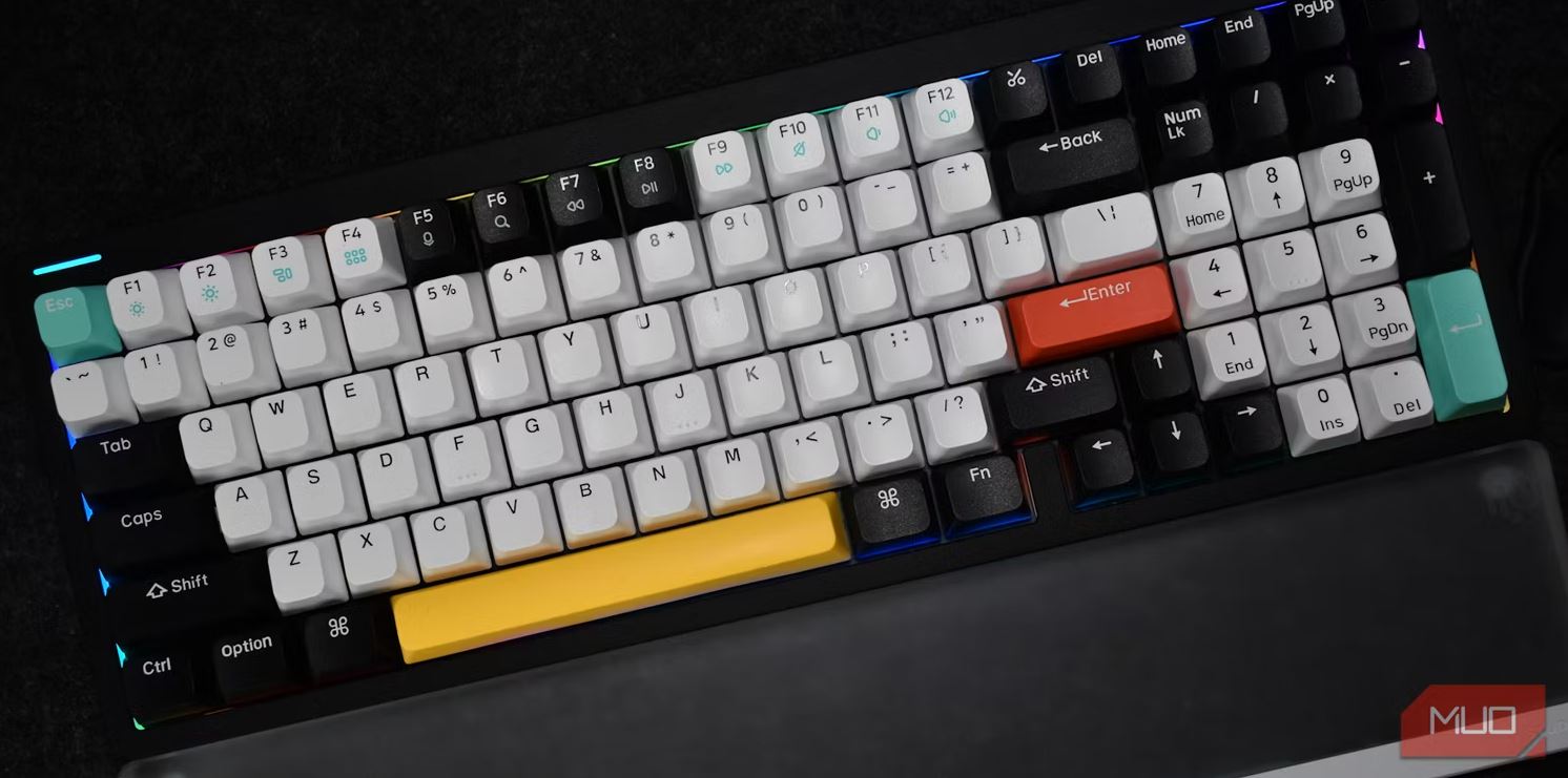 مقایسه کیبورد مکانیکی Thhock و Clack