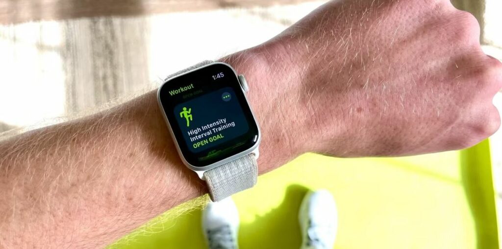 مقایسه Garmin Fenix با اپل واچ