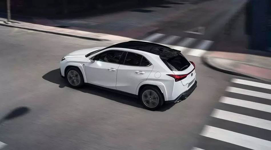 مشخصات خودرو لکسوس UX 300h مدل 2025