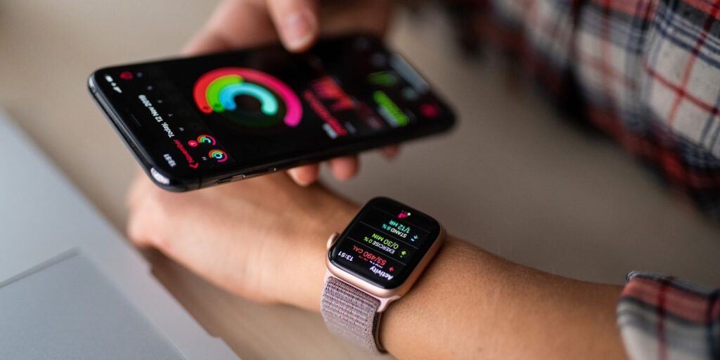 مقایسه Fitbit با Apple Watch