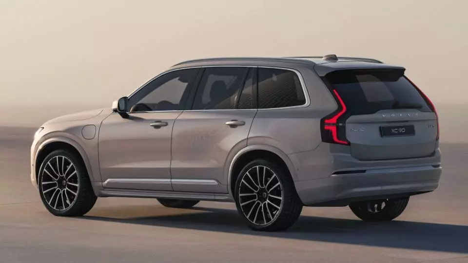خودرو ولوو XC90 مدل 2025