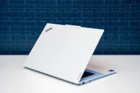 نسخه Glacial White لپ‌ تاپ ThinkPad X9 Aura